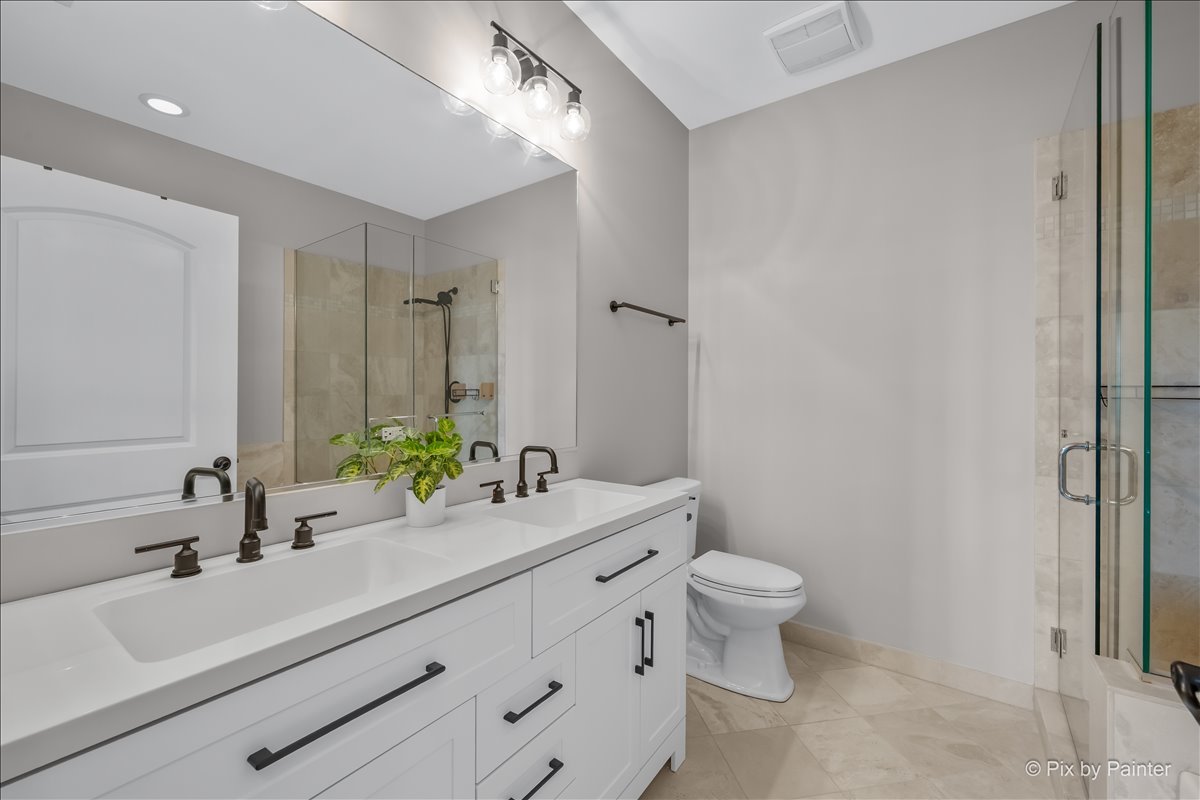 4950 N Western Avenue Unit: 4L