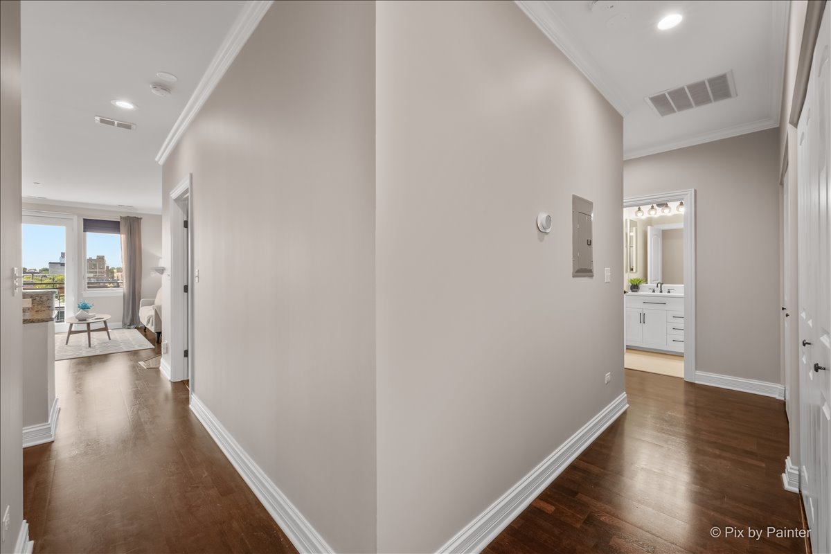 4950 N Western Avenue Unit: 4L
