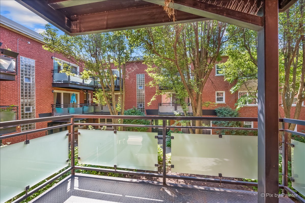 6421 N Damen Avenue Unit: 2W