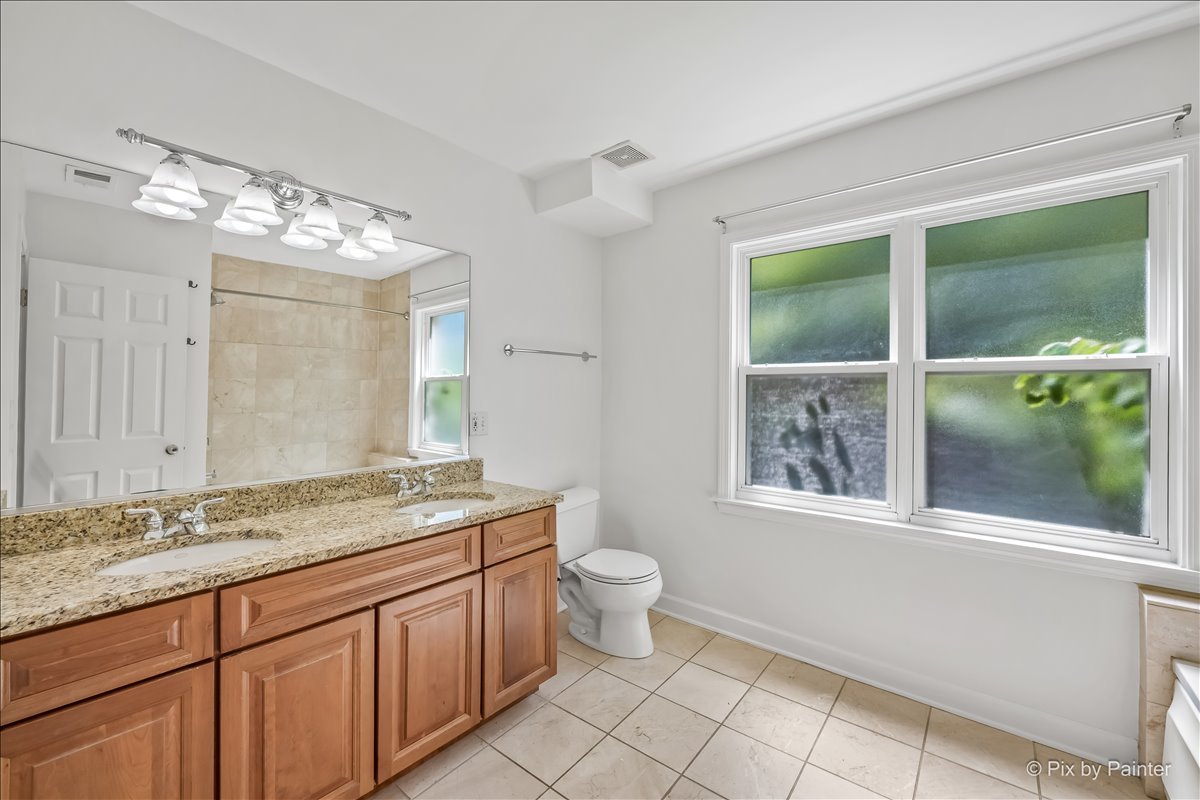 6421 N Damen Avenue Unit: 2W