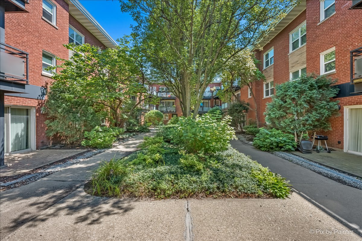 6421 N Damen Avenue Unit: 2W