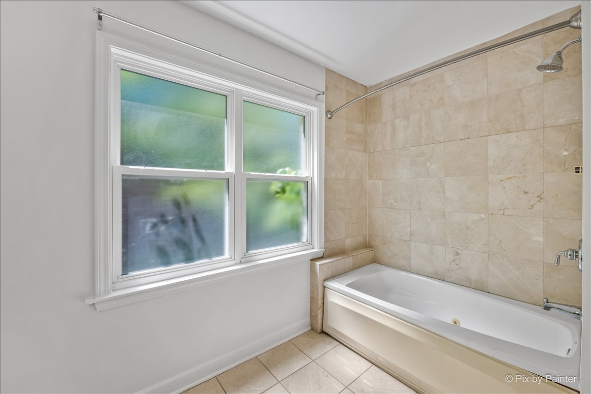6421 N Damen Avenue Unit: 2W