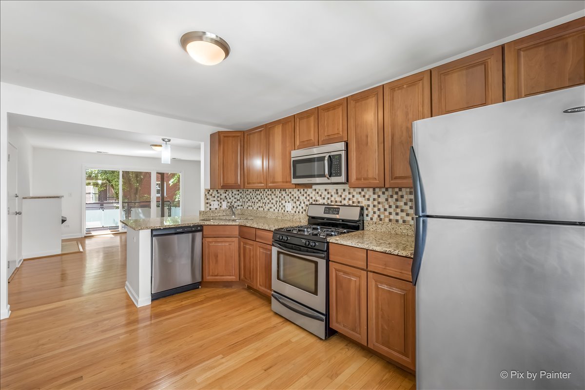 6421 N Damen Avenue Unit: 2W