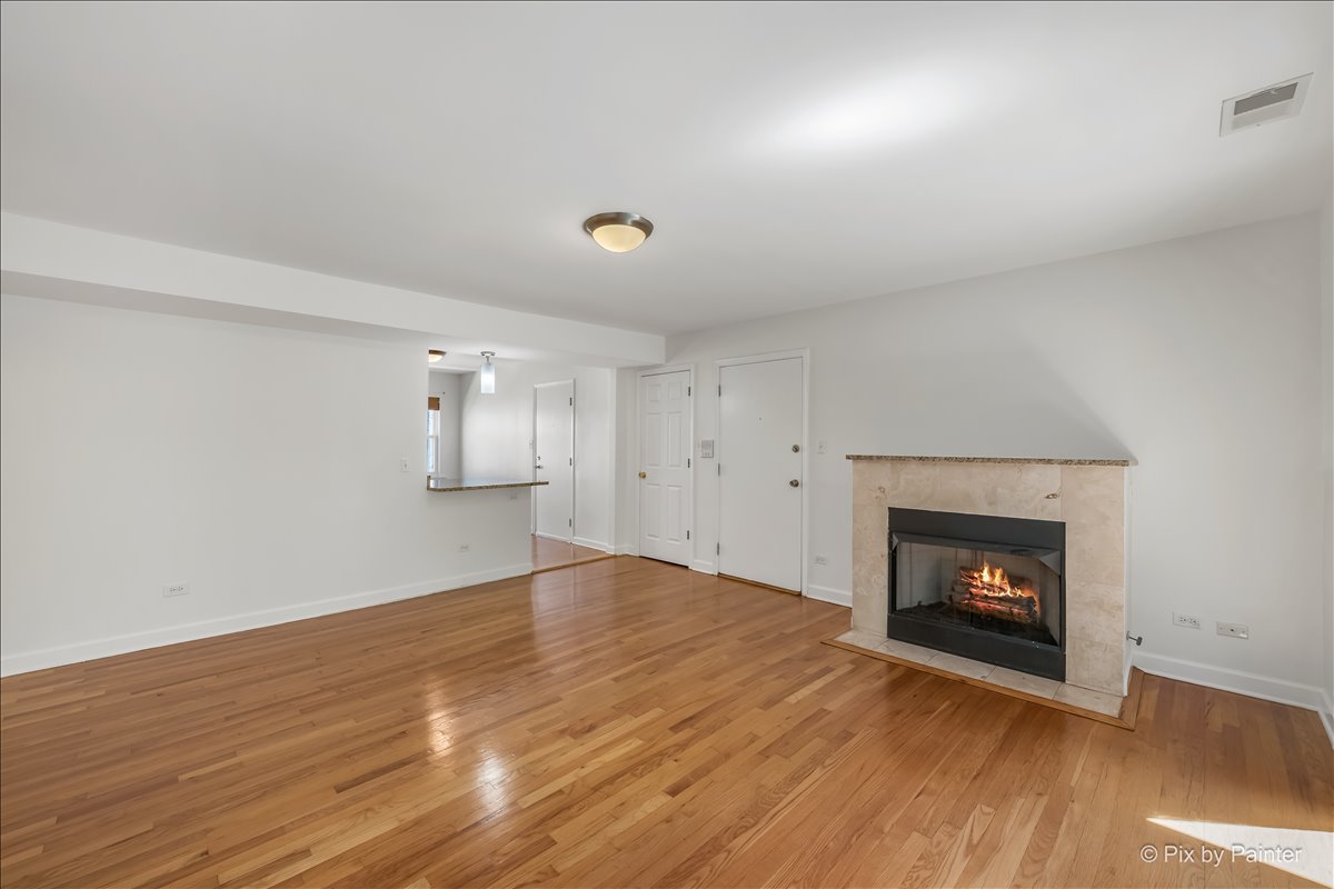 6421 N Damen Avenue Unit: 2W