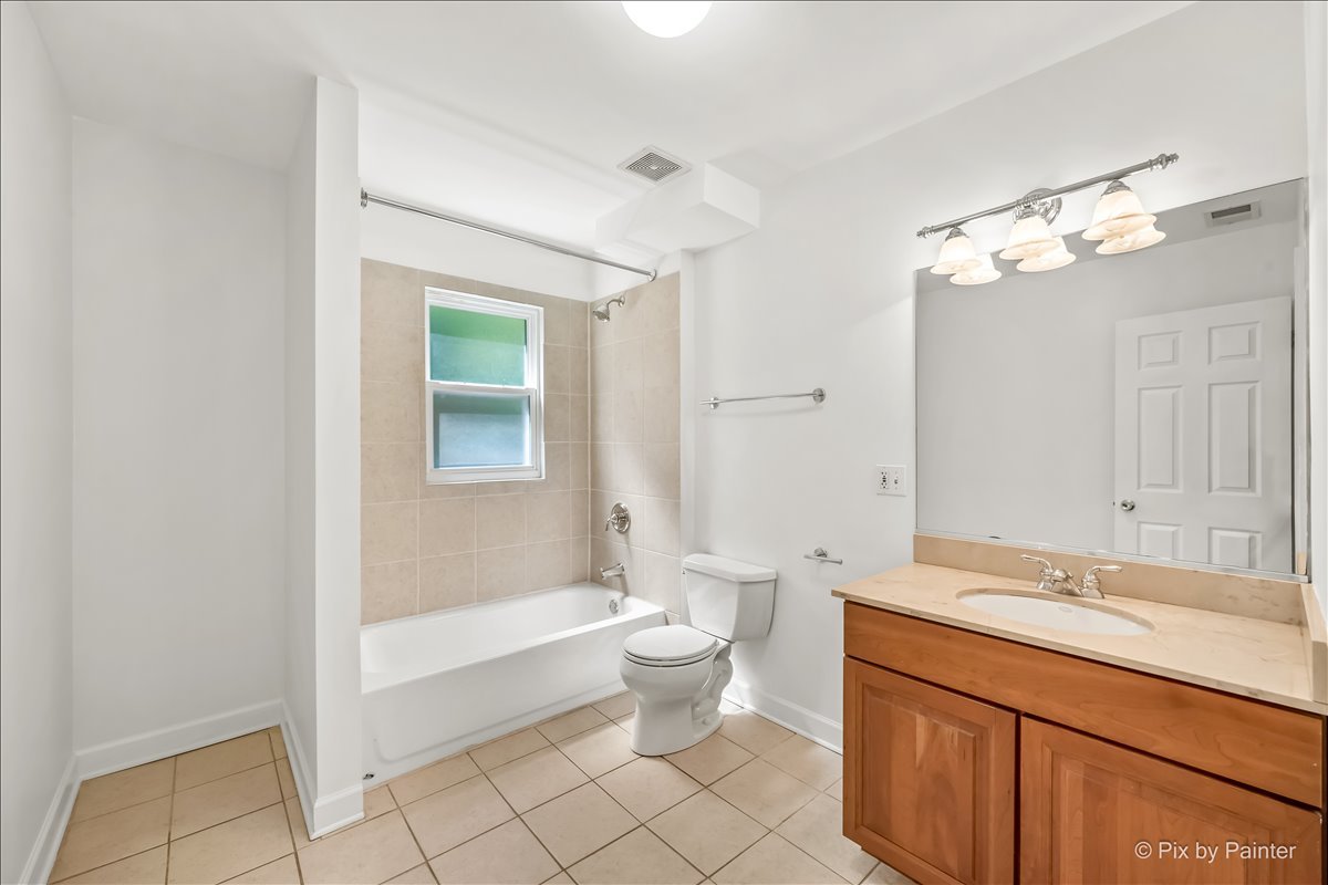 6421 N Damen Avenue Unit: 2W