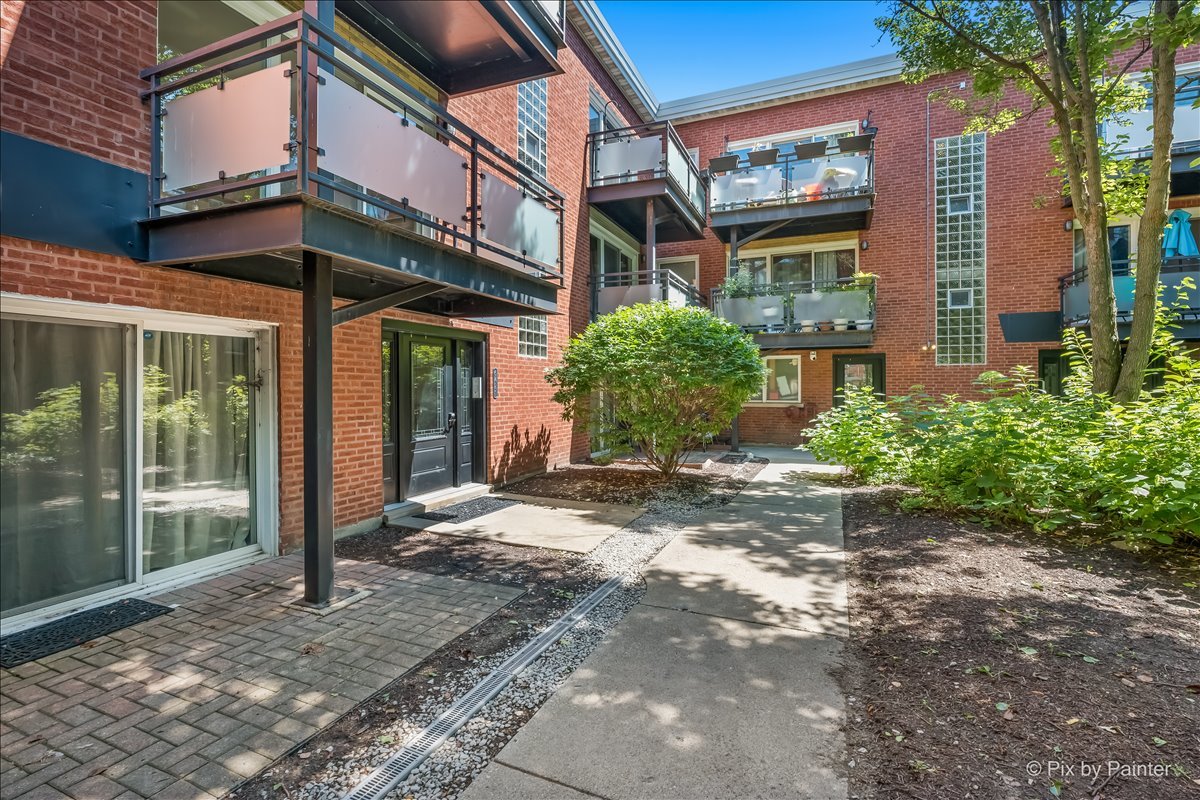6421 N Damen Avenue Unit: 2W