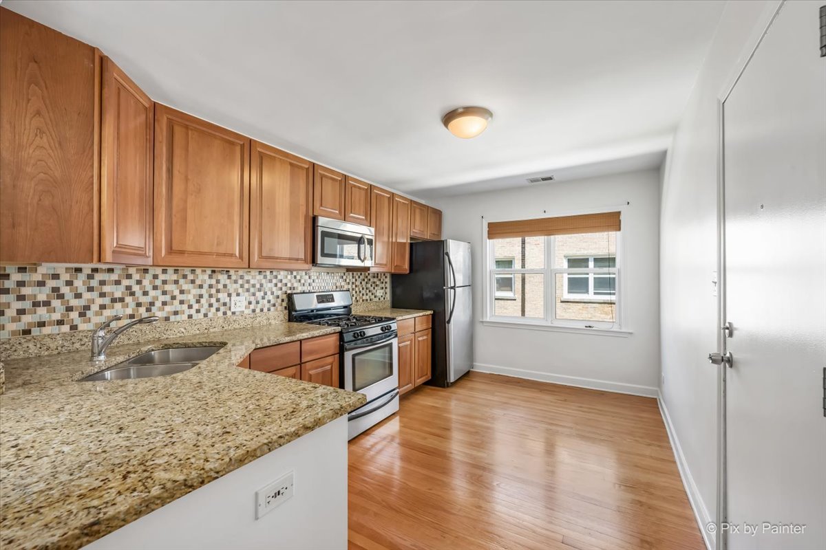 6421 N Damen Avenue Unit: 2W