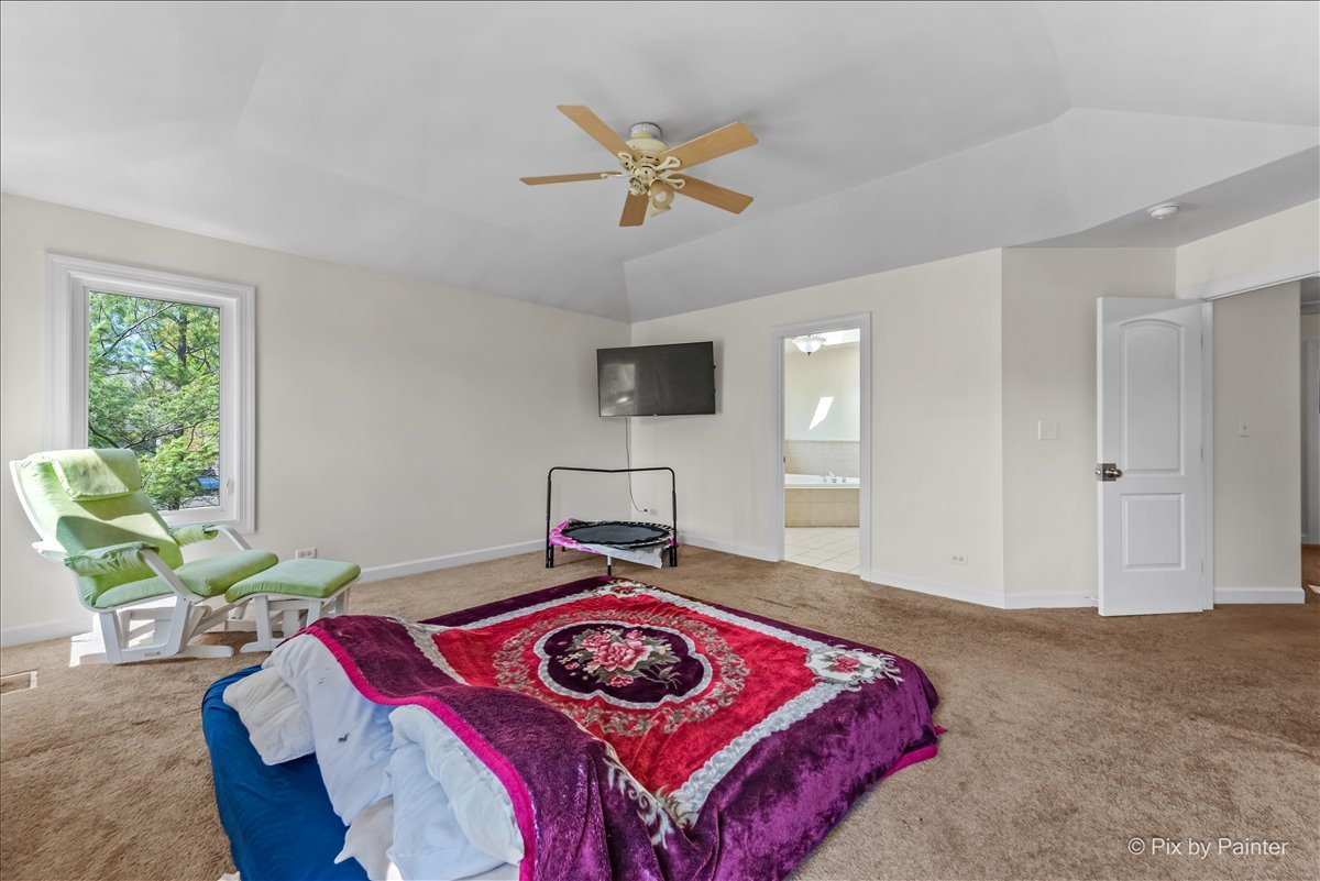 21428 W Crescent Drive