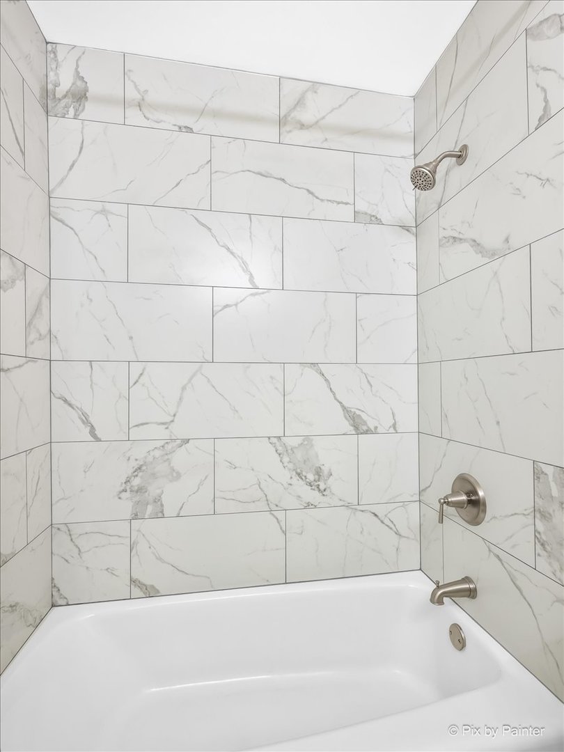 6933 N Kedzie Avenue Unit: 405