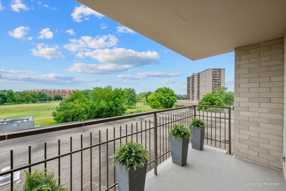 6933 N Kedzie Avenue Unit: 405