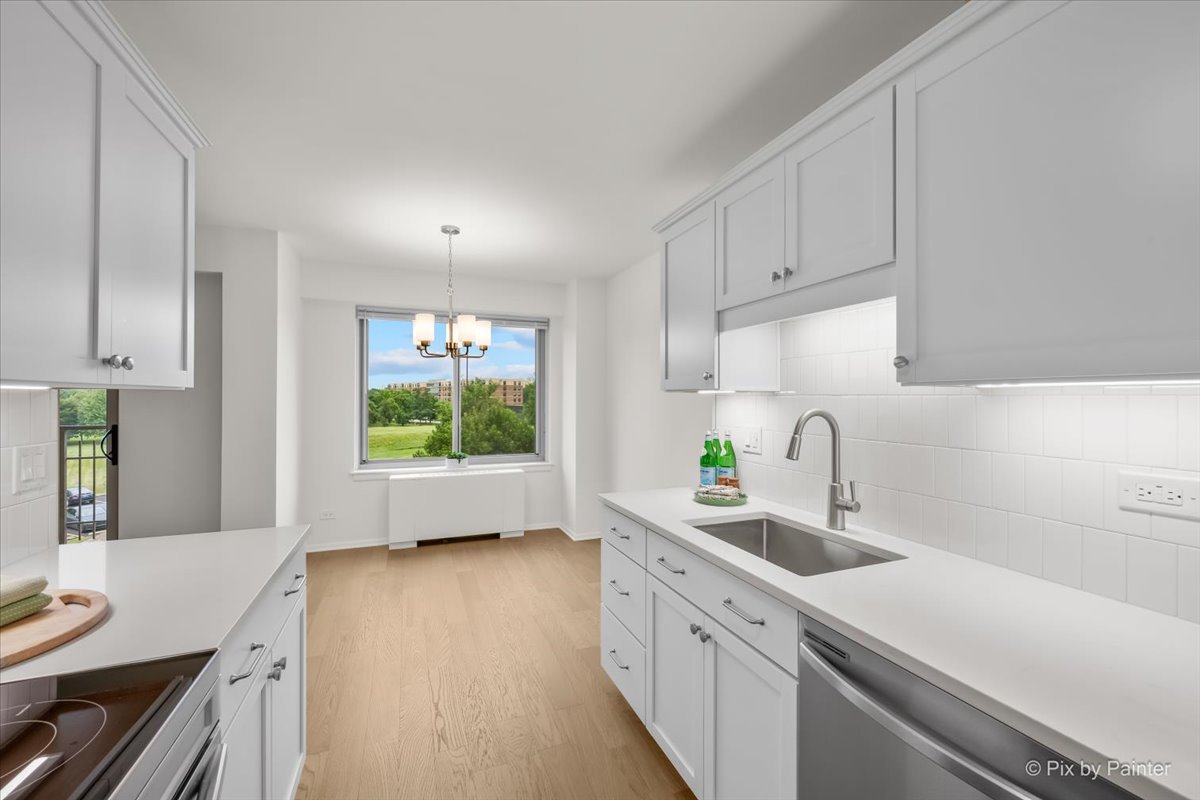 6933 N Kedzie Avenue Unit: 405