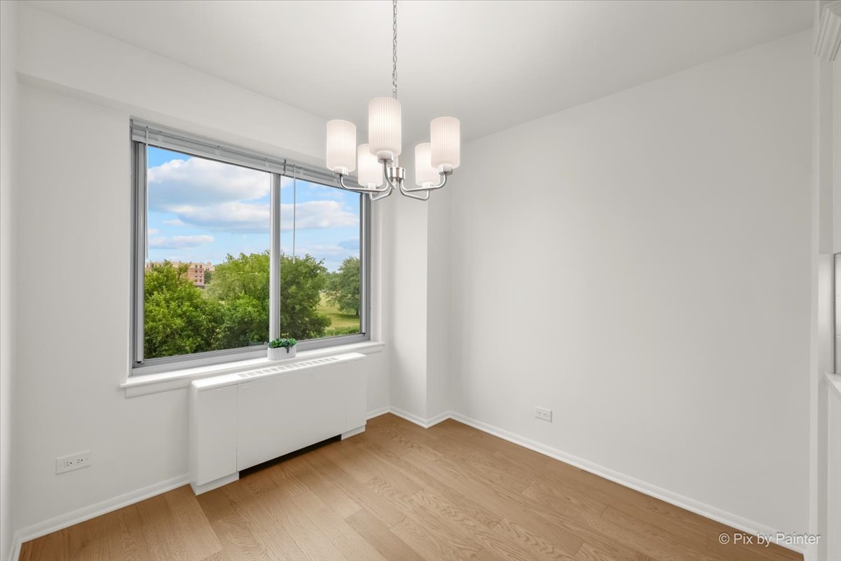 6933 N Kedzie Avenue Unit: 405
