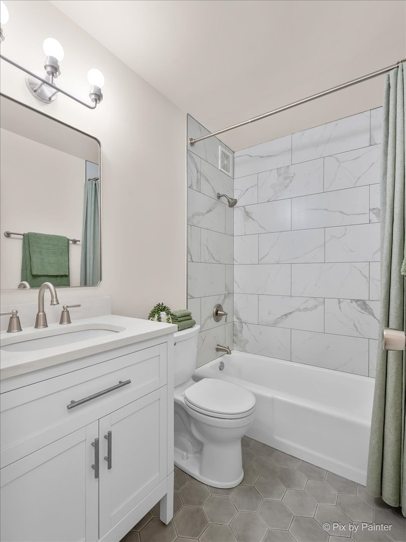 6933 N Kedzie Avenue Unit: 405
