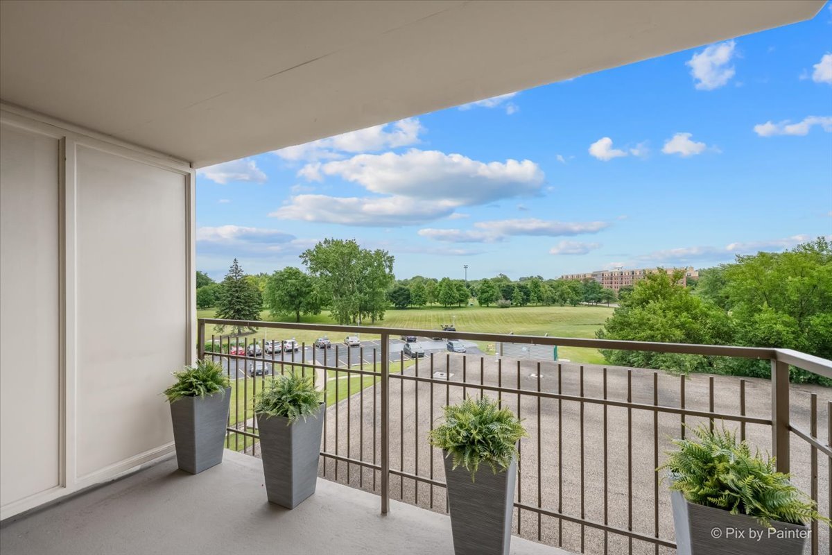 6933 N Kedzie Avenue Unit: 405