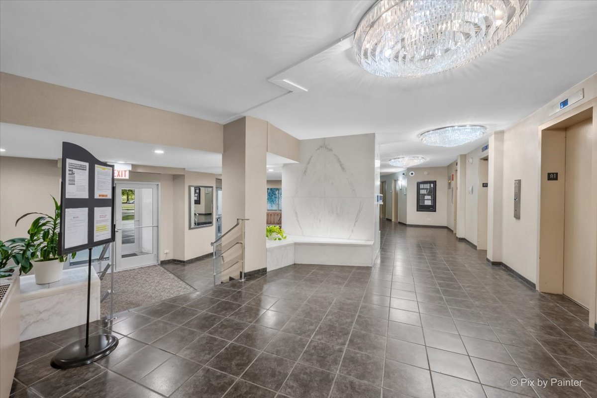 6933 N Kedzie Avenue Unit: 405