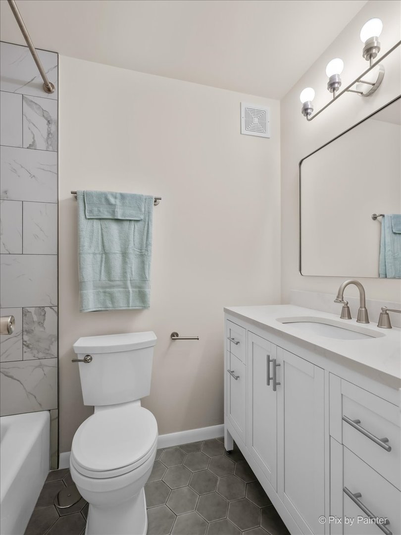 6933 N Kedzie Avenue Unit: 405