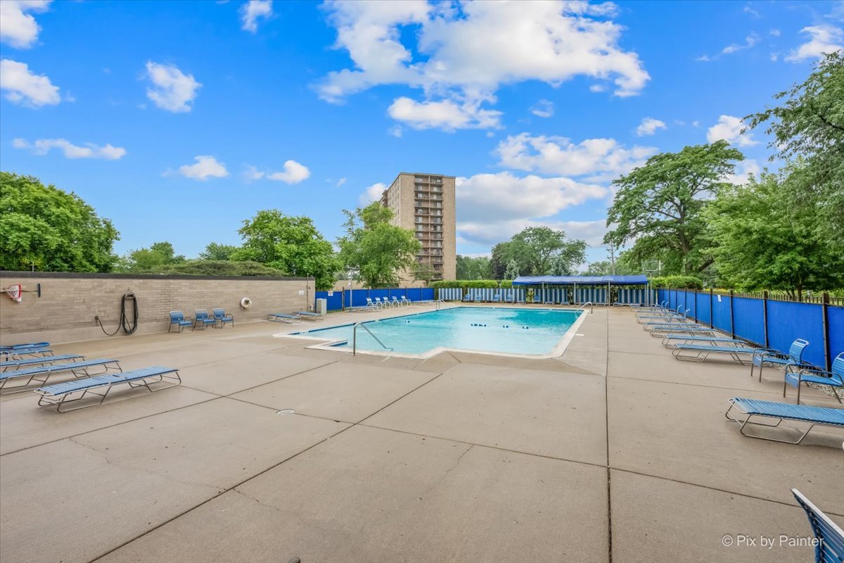 6933 N Kedzie Avenue Unit: 405