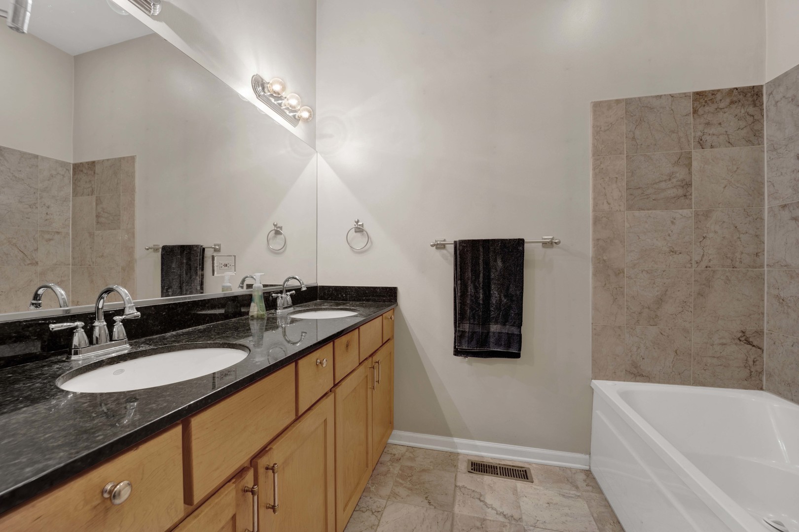1615 N Campbell Avenue Unit: 1S