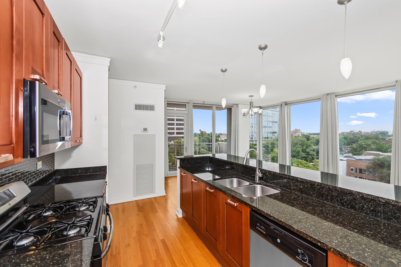 1570 Elmwood Avenue Unit: 705