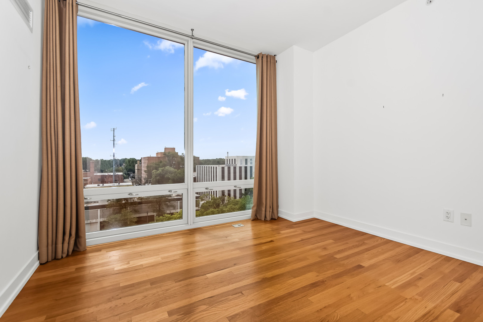 1570 Elmwood Avenue Unit: 705