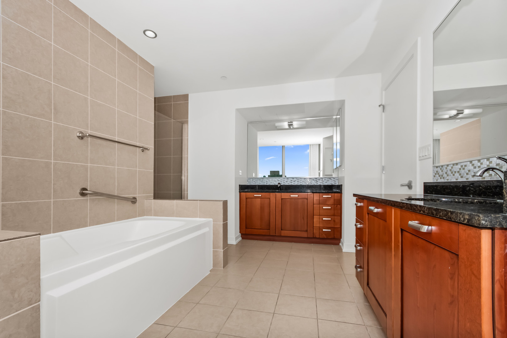 1570 Elmwood Avenue Unit: 705