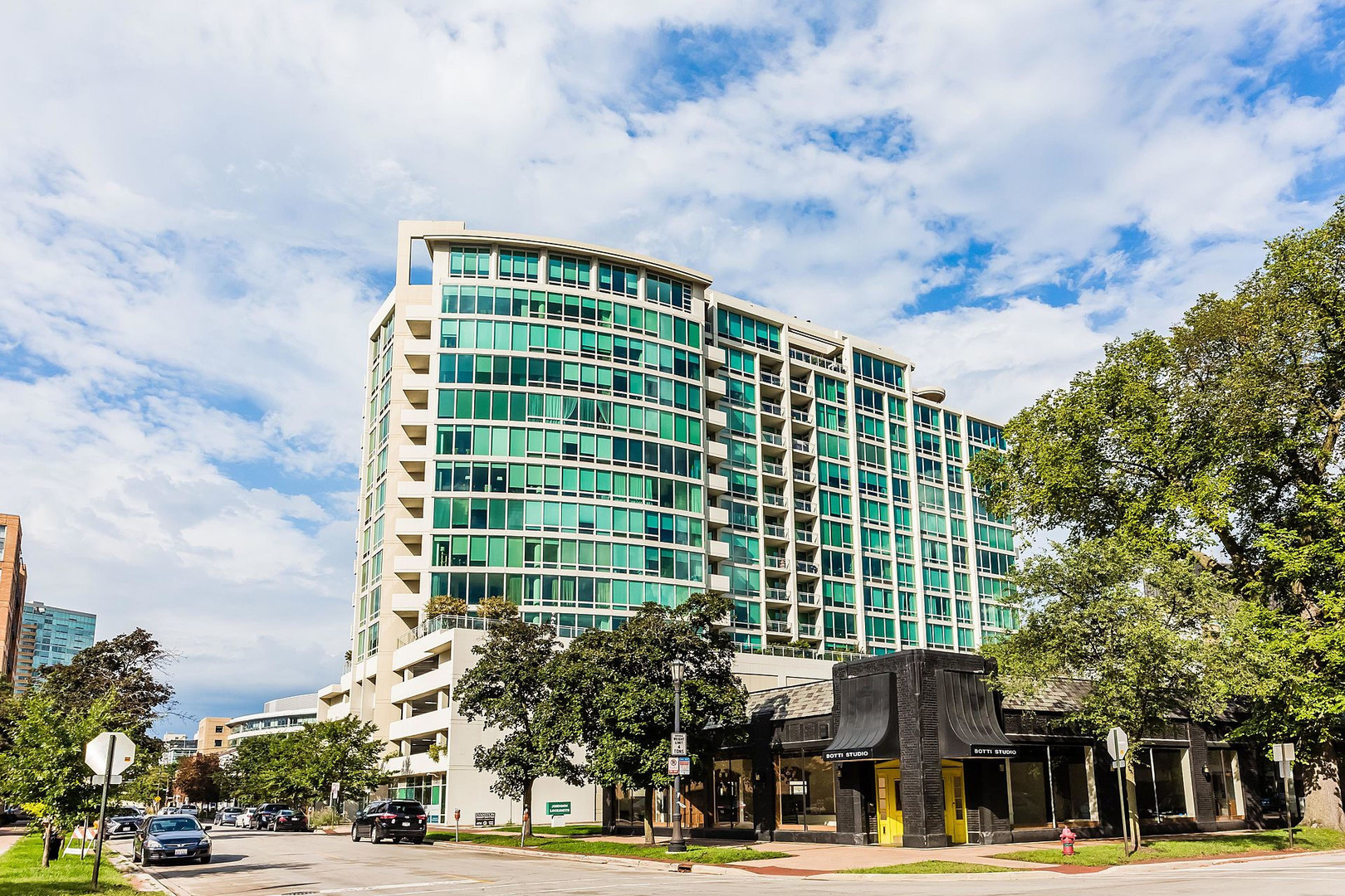 1570 Elmwood Avenue Unit: 705