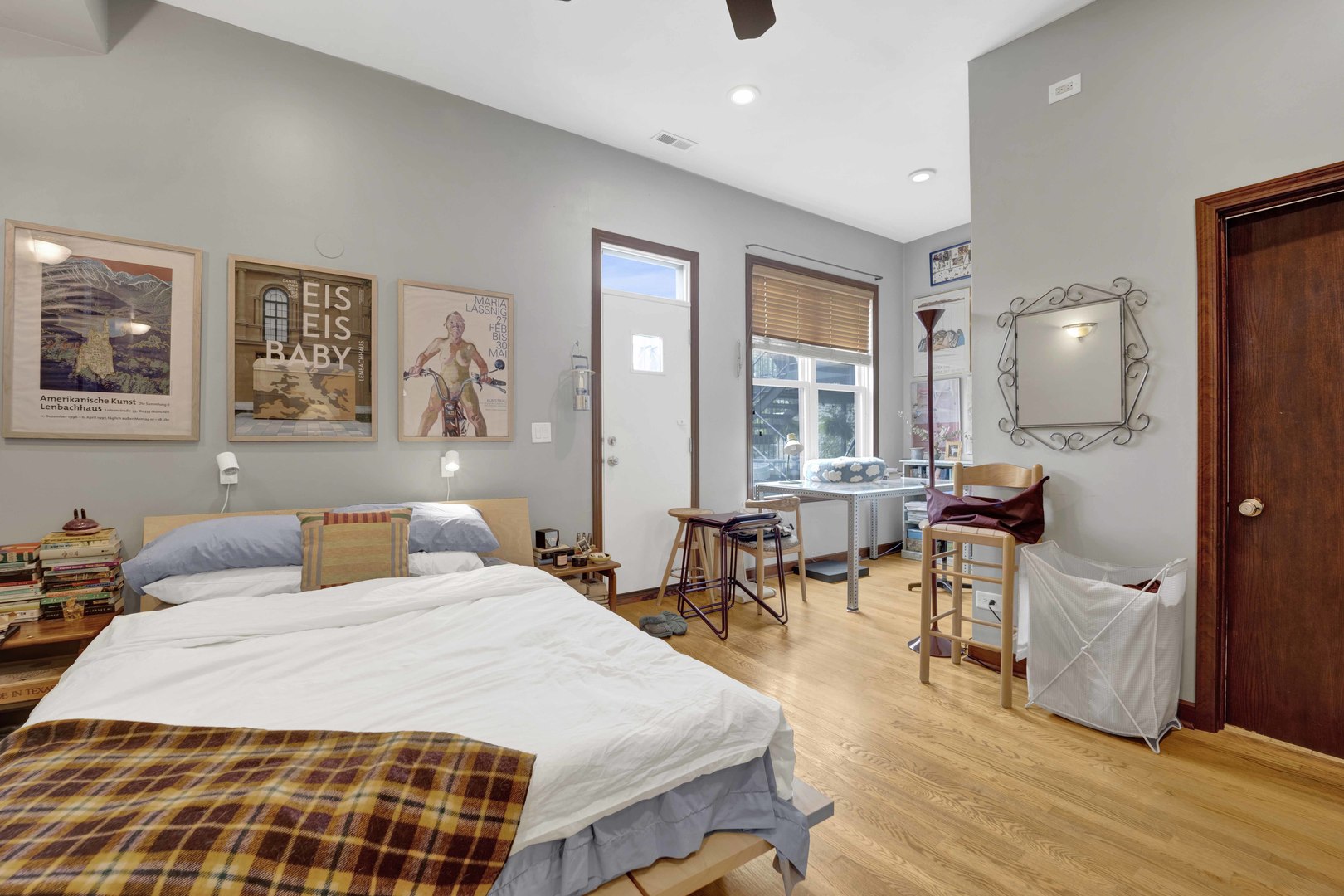 1111 N Mozart Street Unit: 2