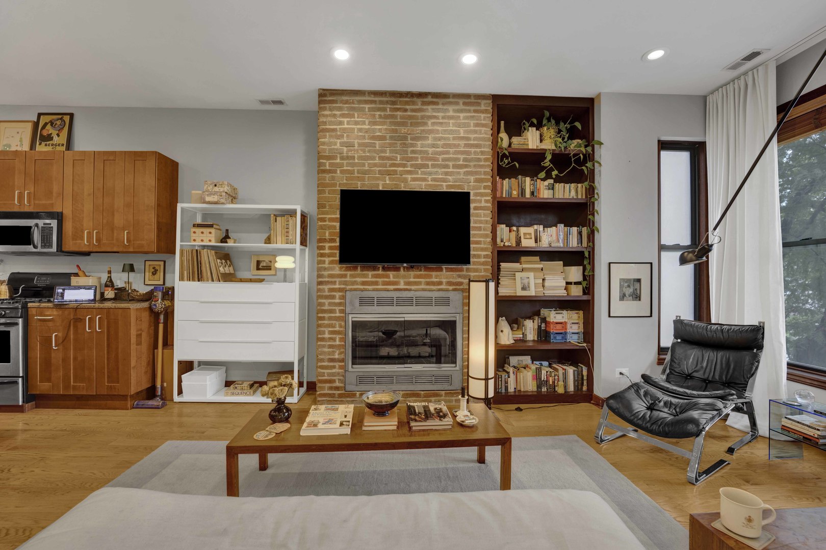 1111 N Mozart Street Unit: 2