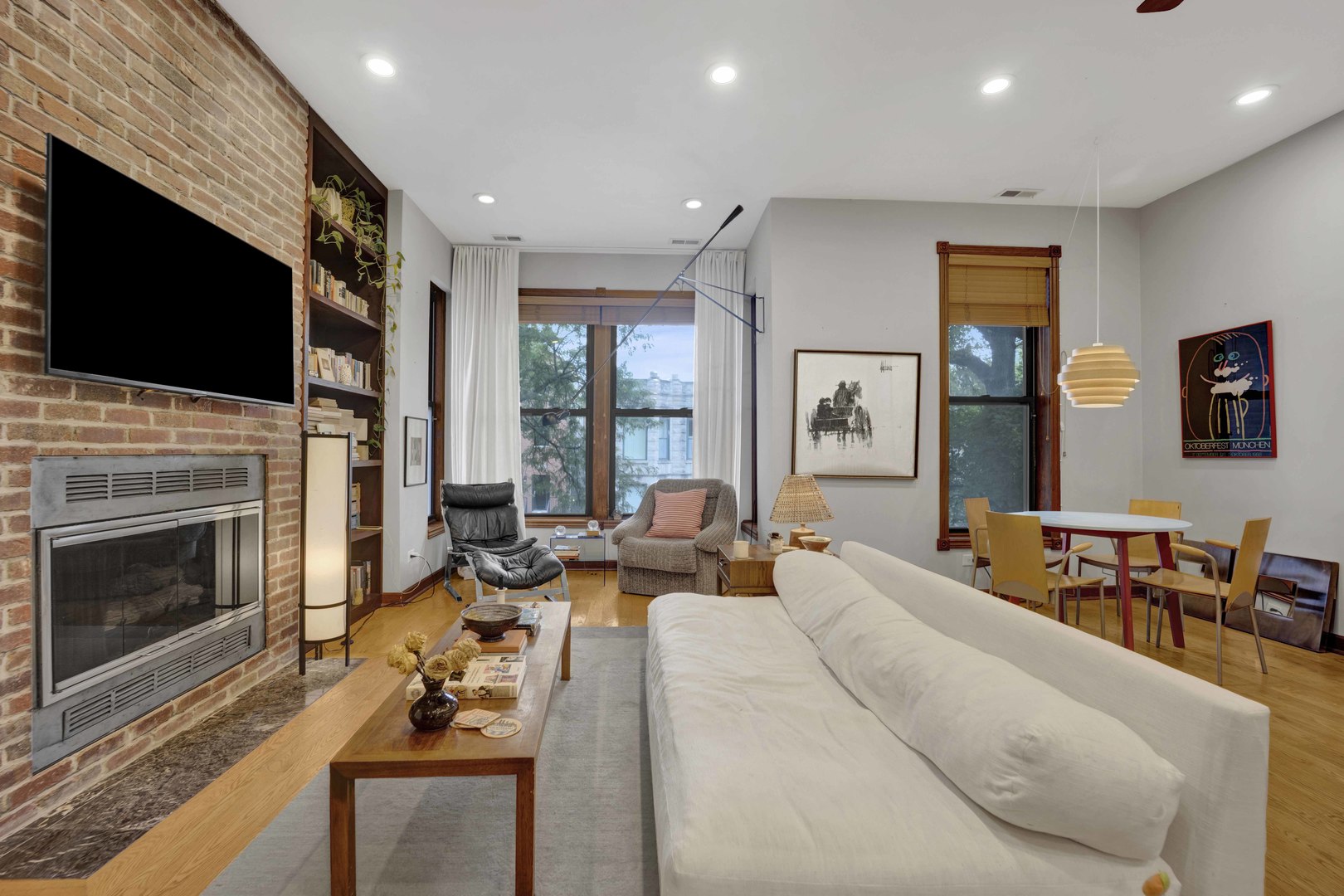 1111 N Mozart Street Unit: 2