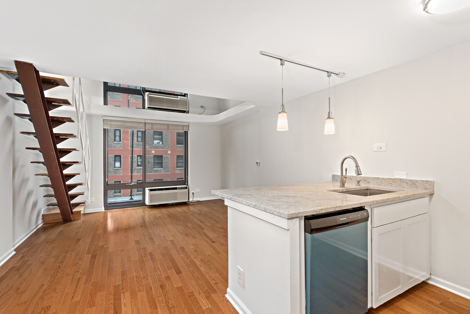 1221 N Dearborn Parkway Unit: 806S