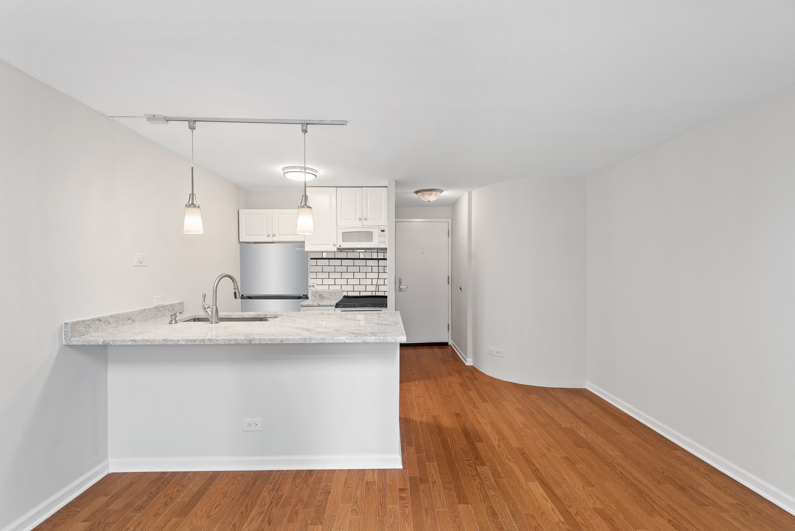 1221 N Dearborn Parkway Unit: 806S