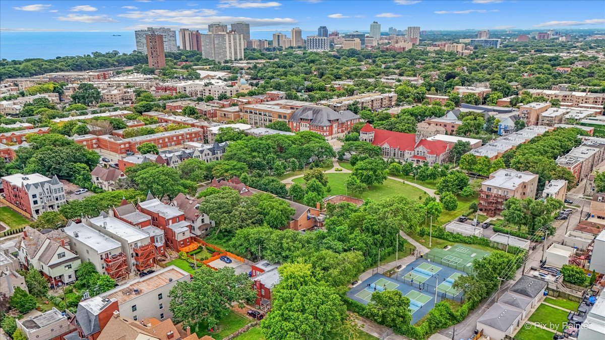 4512 S Greenwood Avenue Unit: 3