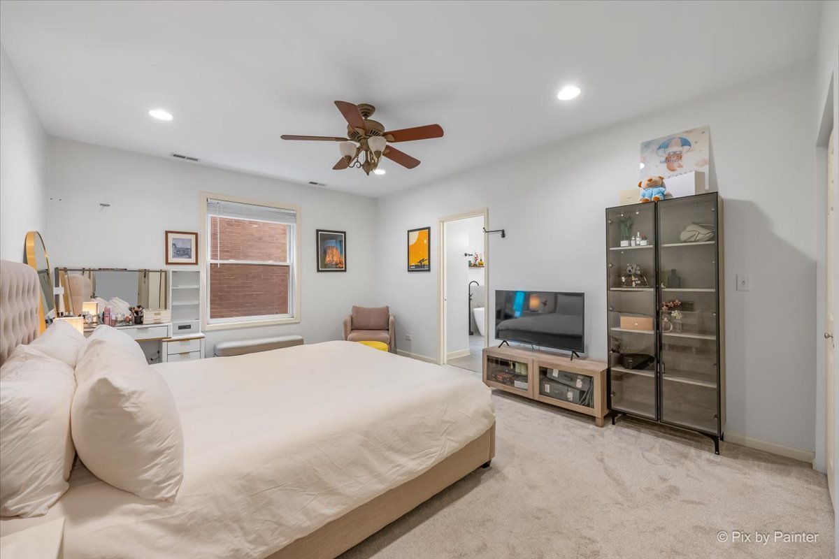 4512 S Greenwood Avenue Unit: 3