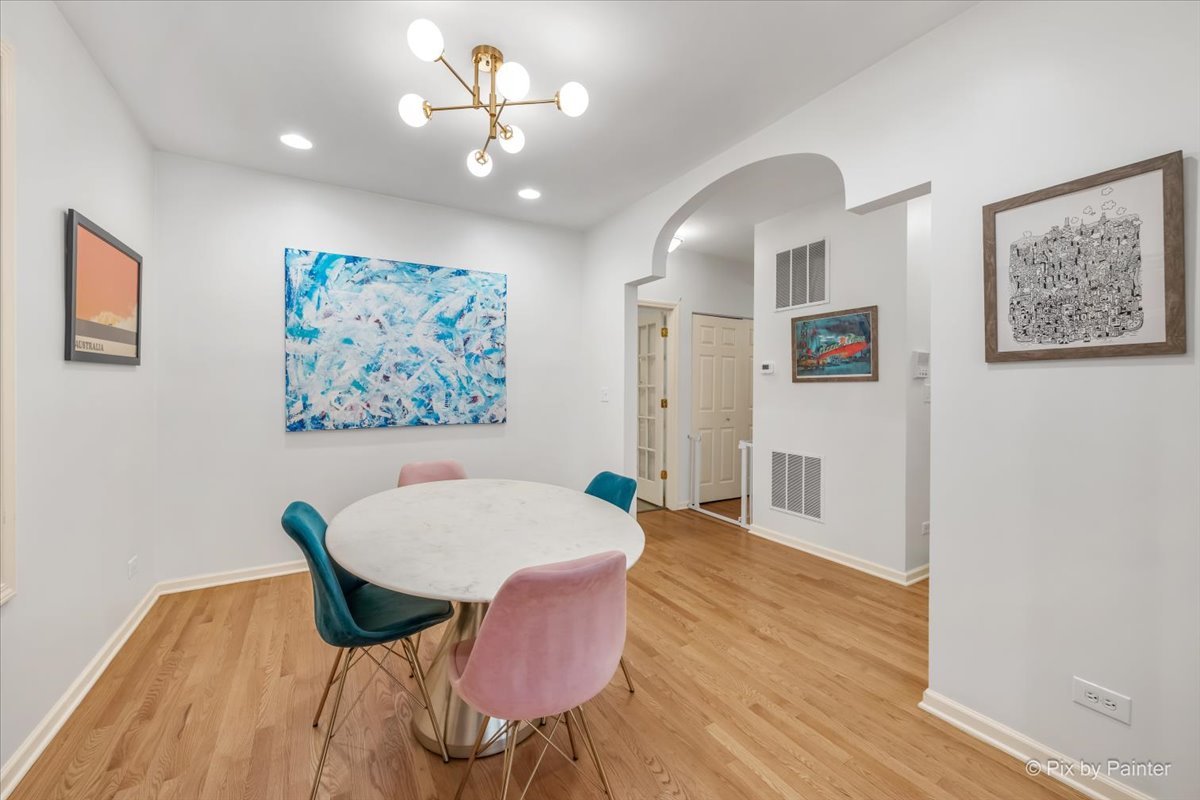 4512 S Greenwood Avenue Unit: 3