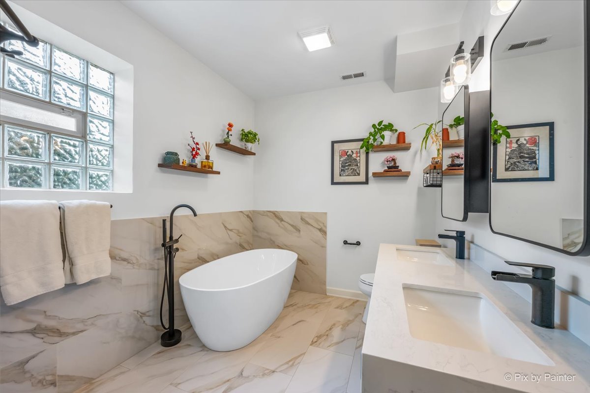 4512 S Greenwood Avenue Unit: 3