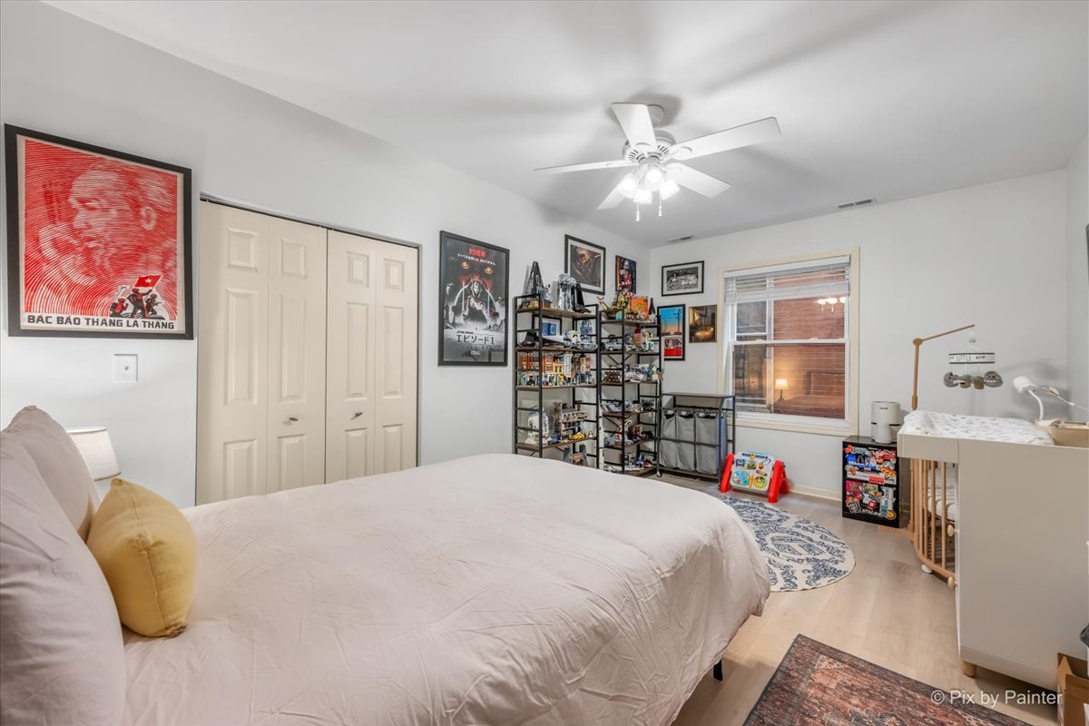 4512 S Greenwood Avenue Unit: 3