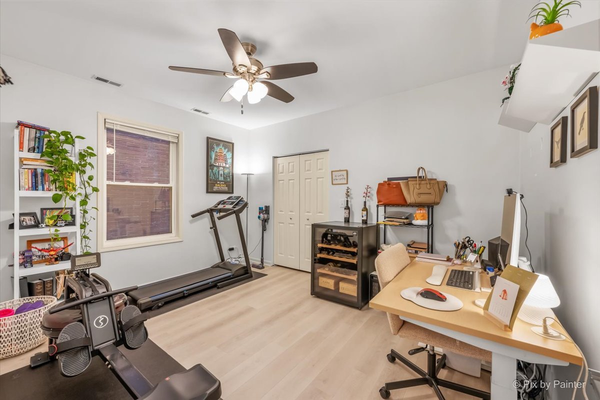 4512 S Greenwood Avenue Unit: 3