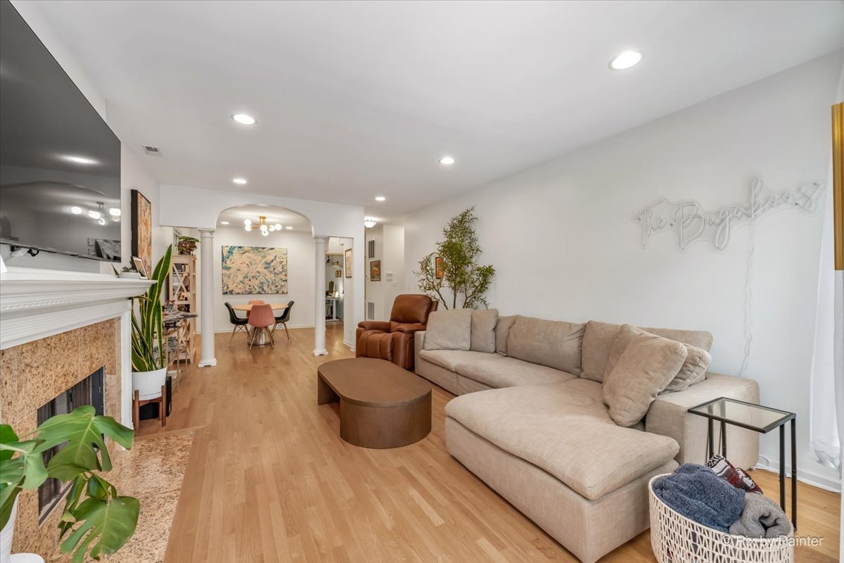 4512 S Greenwood Avenue Unit: 3