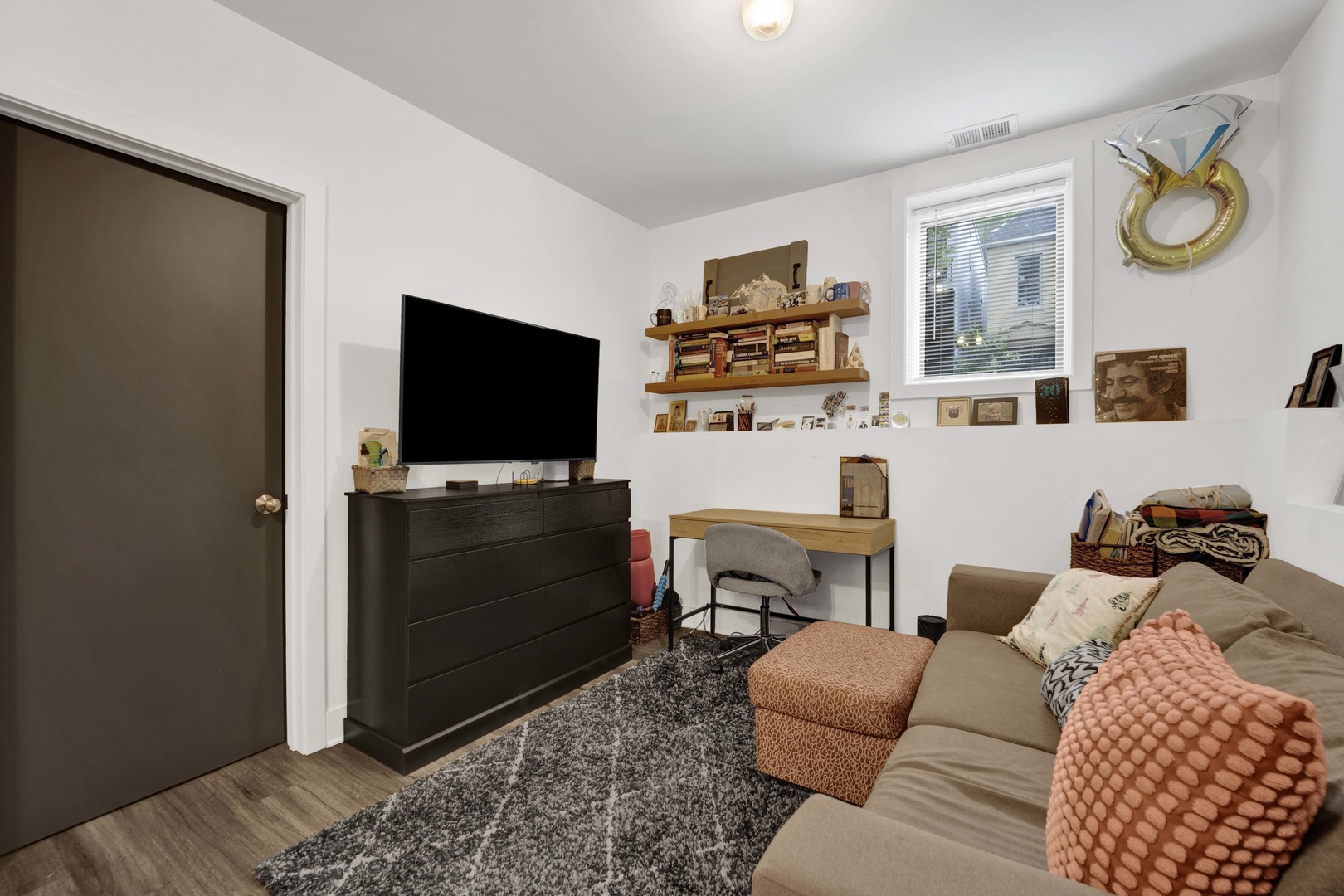 2750 N Kenmore Avenue Unit: GF