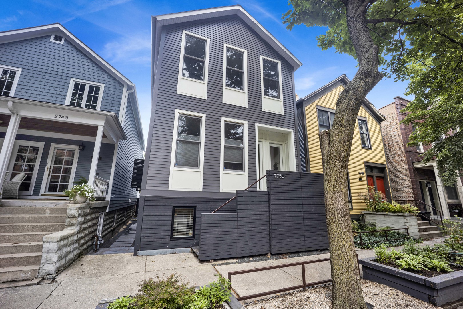 2750 N Kenmore Avenue Unit: GF