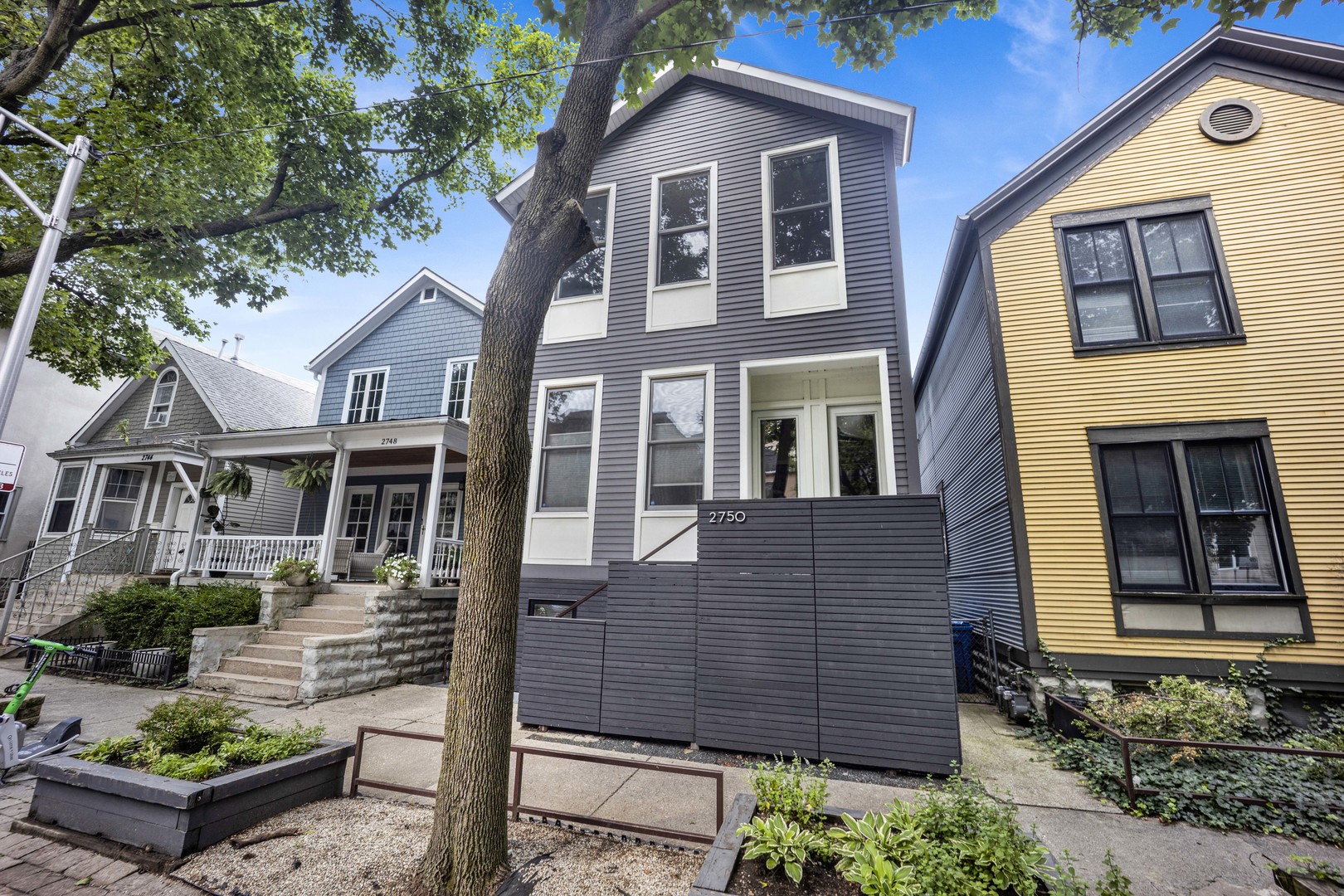 2750 N Kenmore Avenue Unit: GF