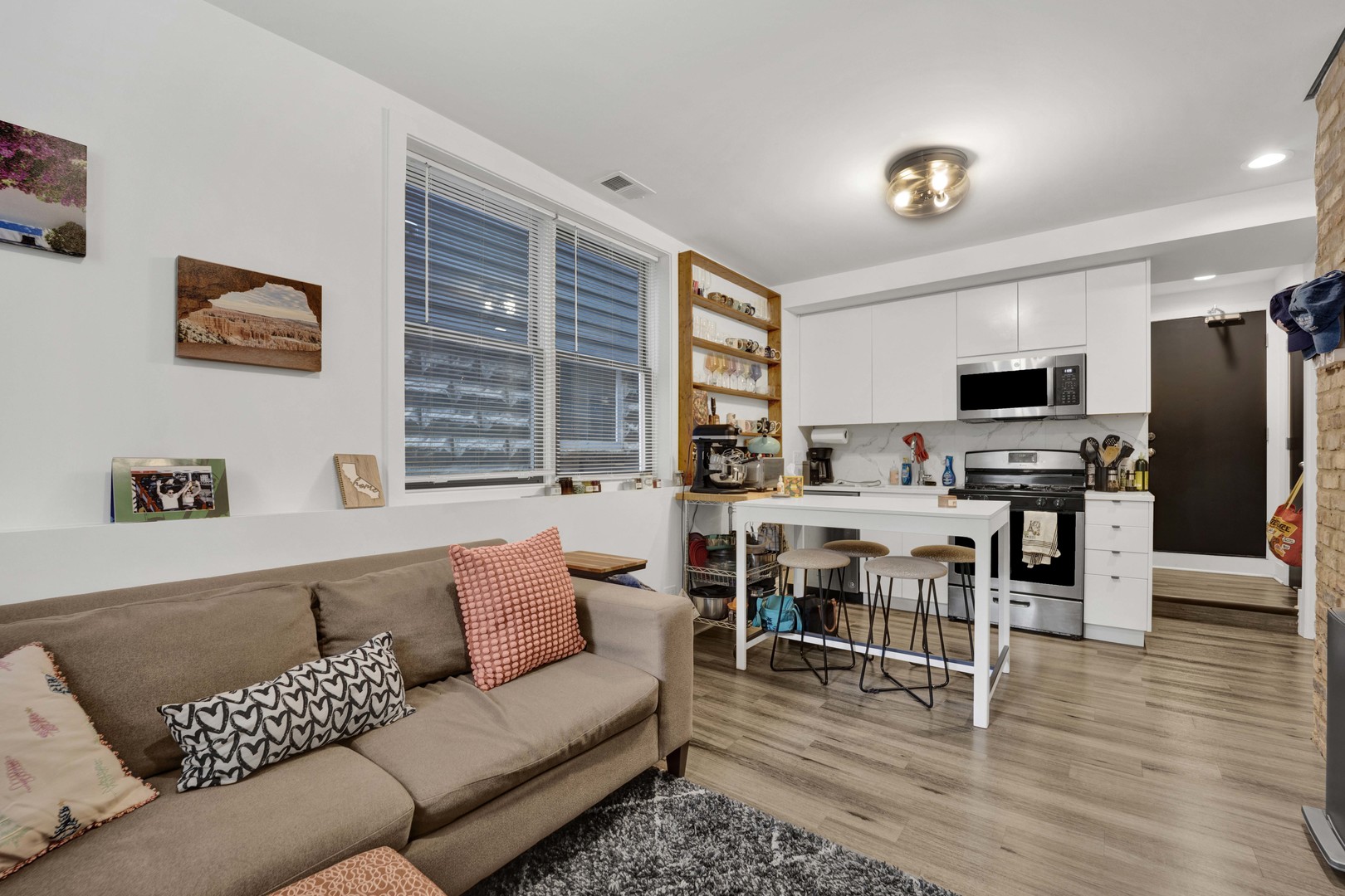 2750 N Kenmore Avenue Unit: GF