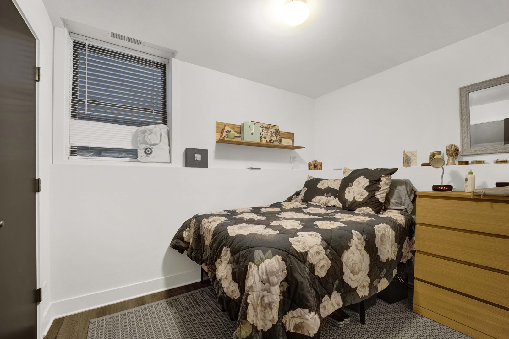 2750 N Kenmore Avenue Unit: GF