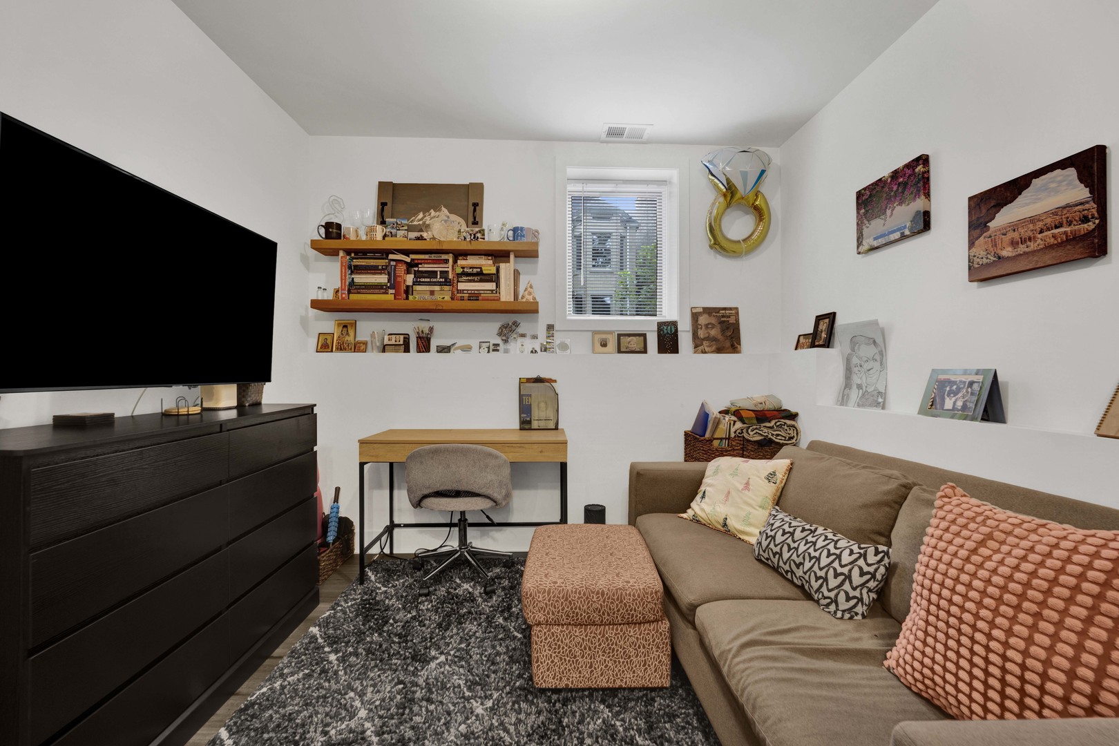2750 N Kenmore Avenue Unit: GF