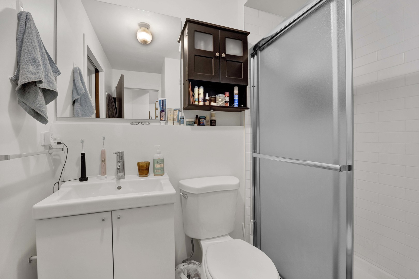 2750 N Kenmore Avenue Unit: GF