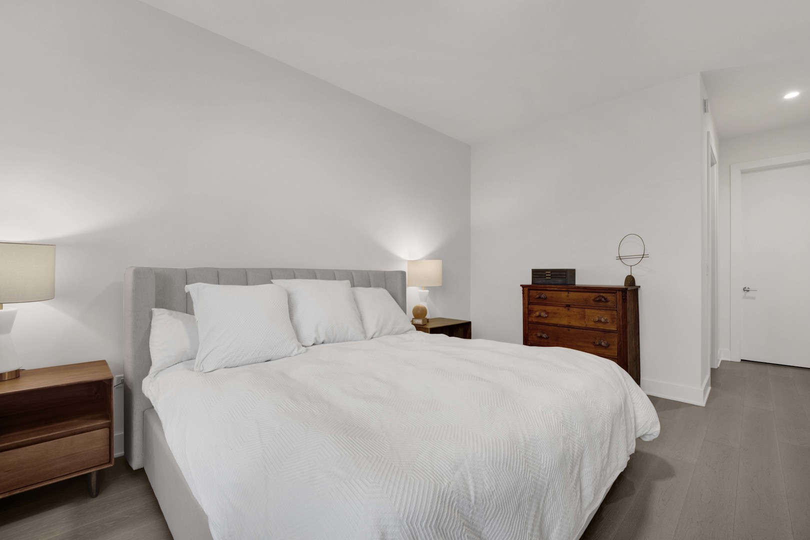 1701 W Webster Avenue Unit: 205