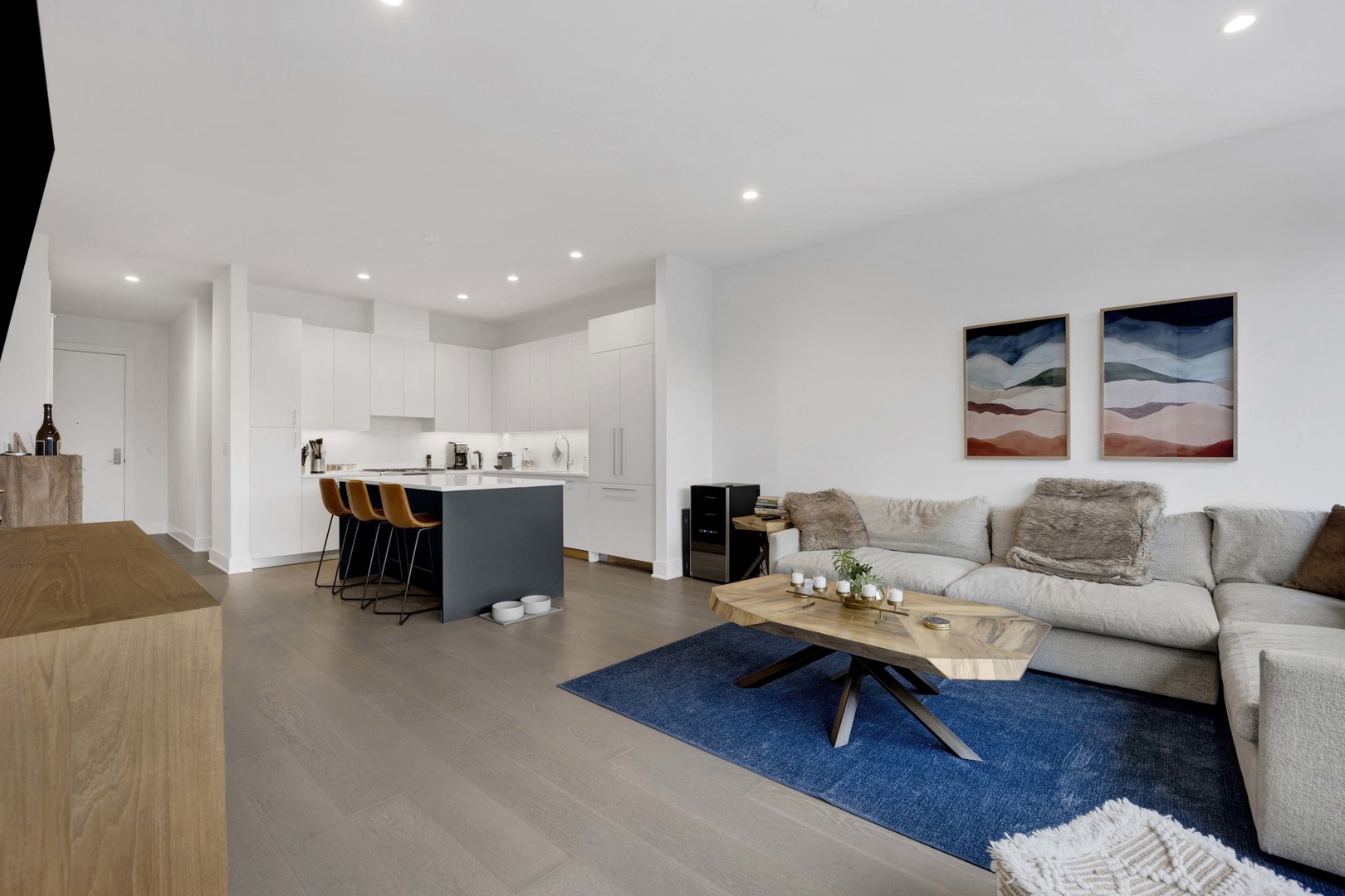 1701 W Webster Avenue Unit: 205