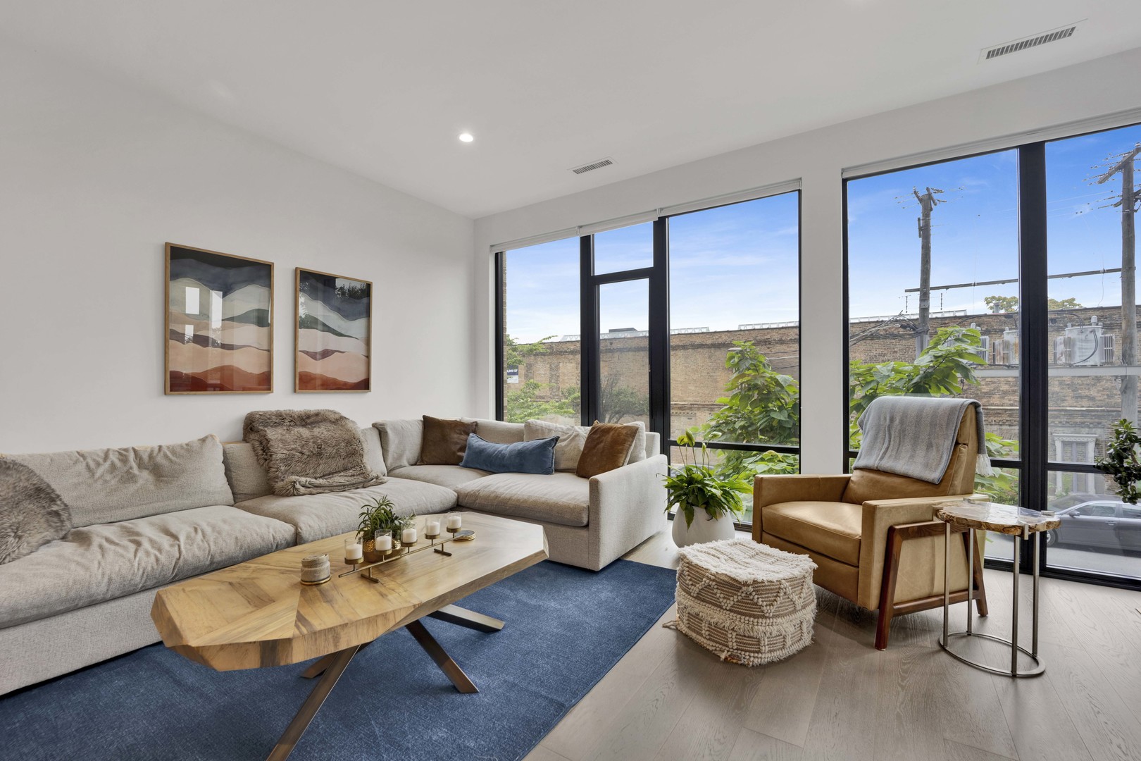 1701 W Webster Avenue Unit: 205