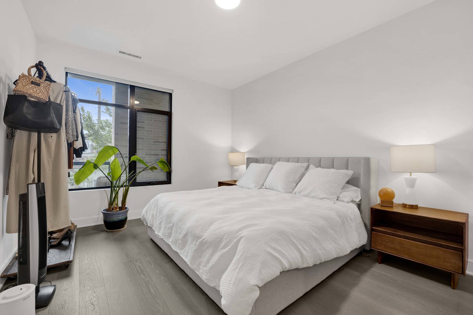 1701 W Webster Avenue Unit: 205