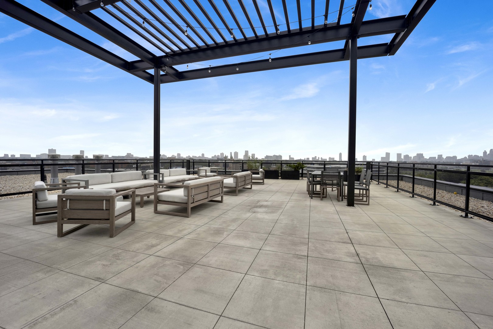 1701 W Webster Avenue Unit: 205